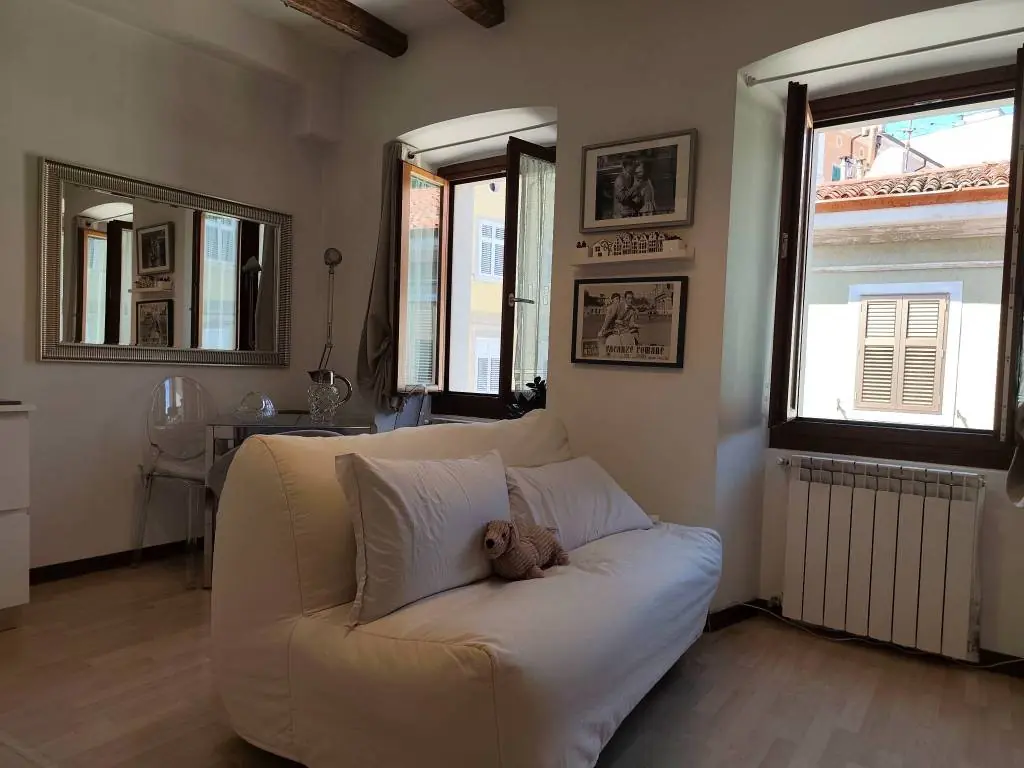 Bilocale ristrutturato con ascensore — Trieste · Largo Barriera