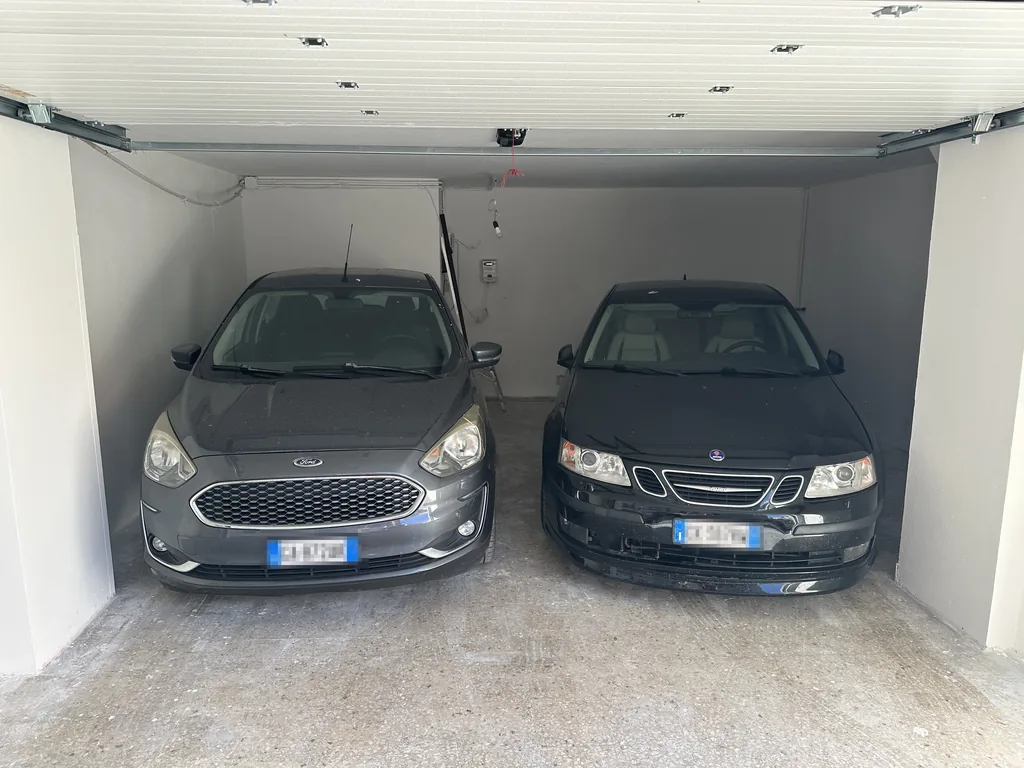 Box doppio di 39 mq — Trieste · Via Settefontane